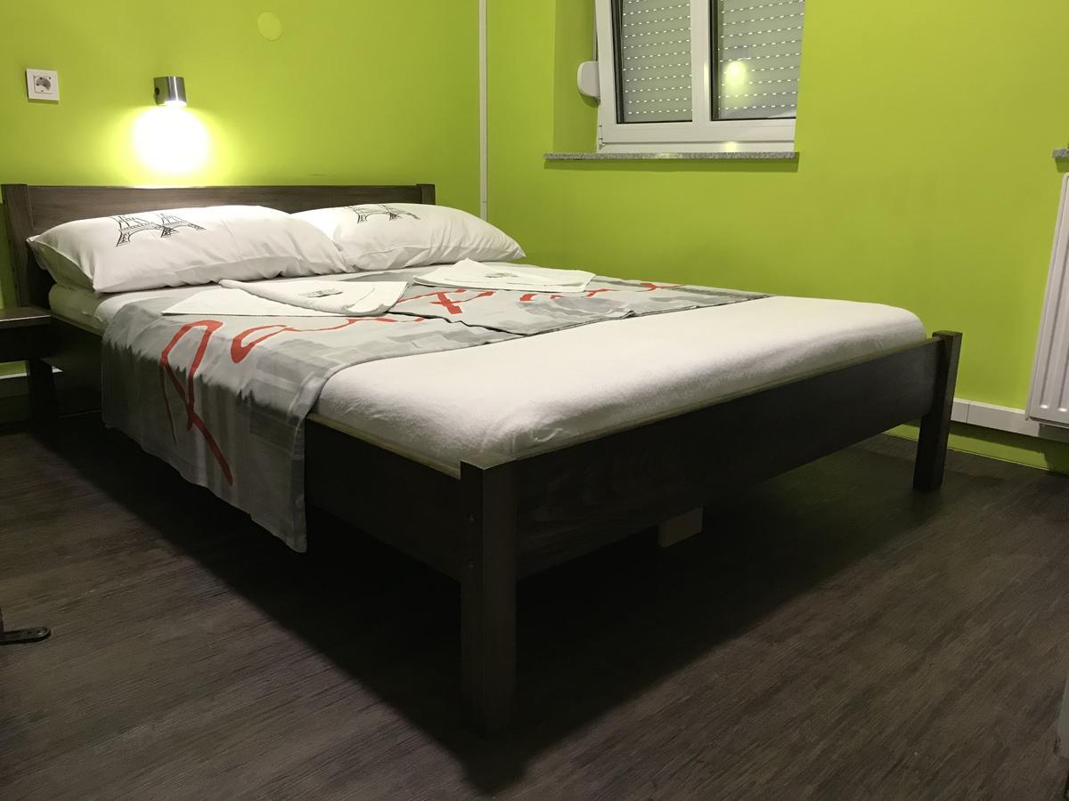 Hostel Paris Загреб Экстерьер фото